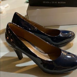 Clark’s cushion navy patent pumps